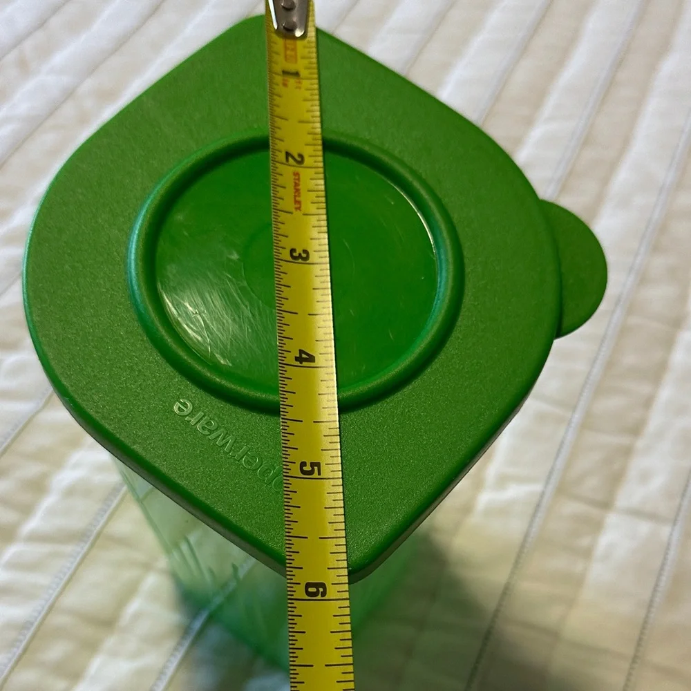 Tupperware Container - Picture 6 of 6